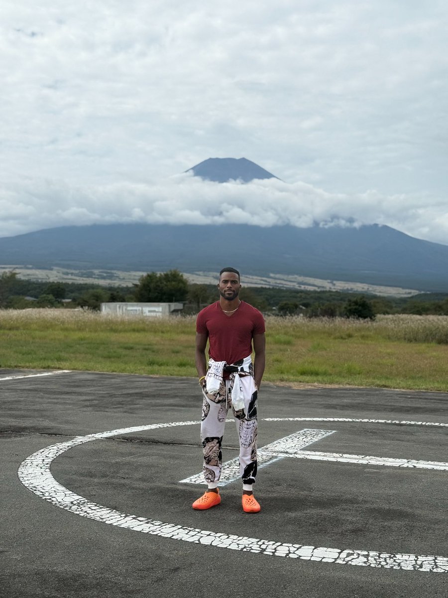 Mt Fuji 🗻 Japan looks even better from the peak 🇯🇵