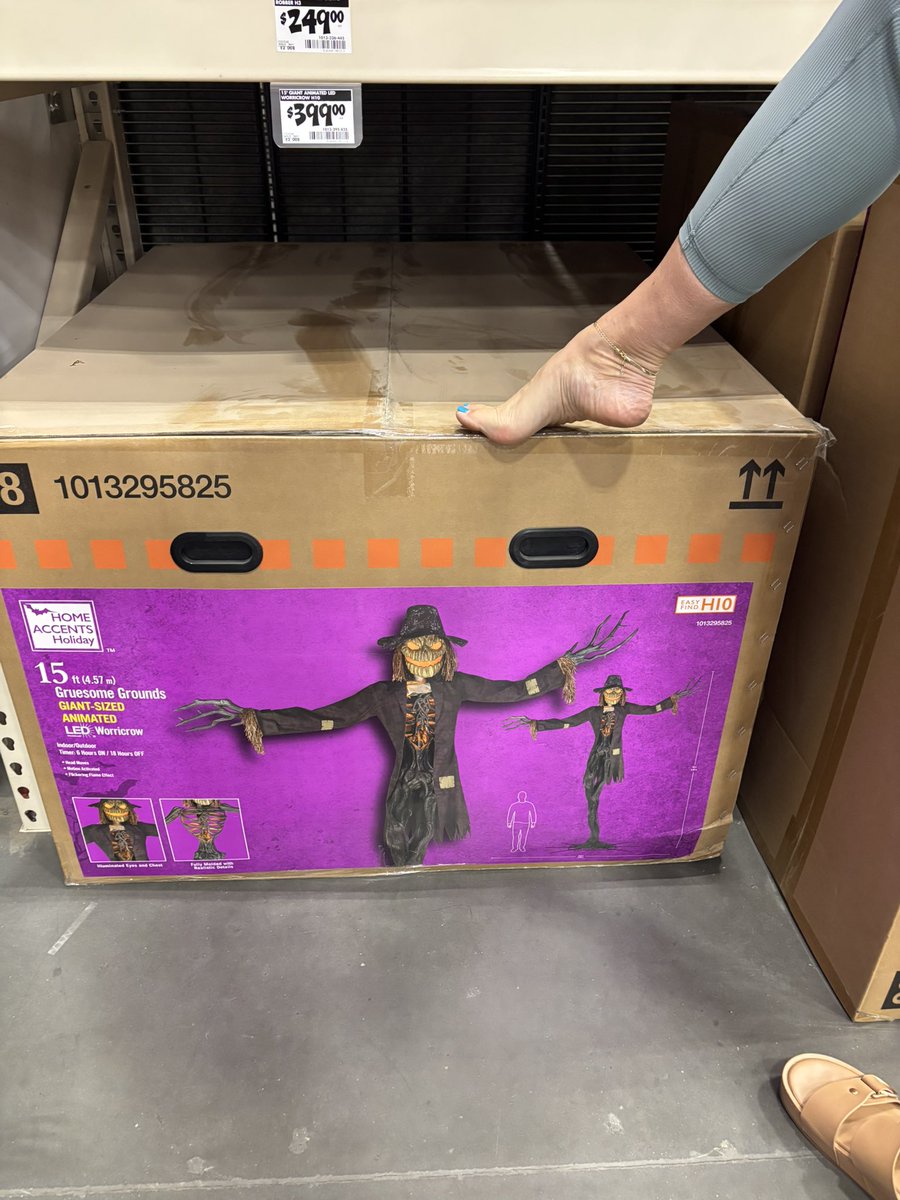 Back in public again. Mmmm follow and repost. 

#feet #feetworshi̇p #feetfetısh #footfetısh #toes #soles #arches #sexyfeet #sexywife #milf #gilf #milffeet #hotwife #trophywife #cocktribute #azcouple