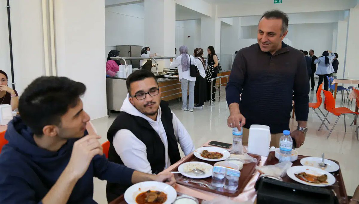 Üniversitede yeni yemekhane açıldı

gumushane.gen.tr/foto-galeri/gu…