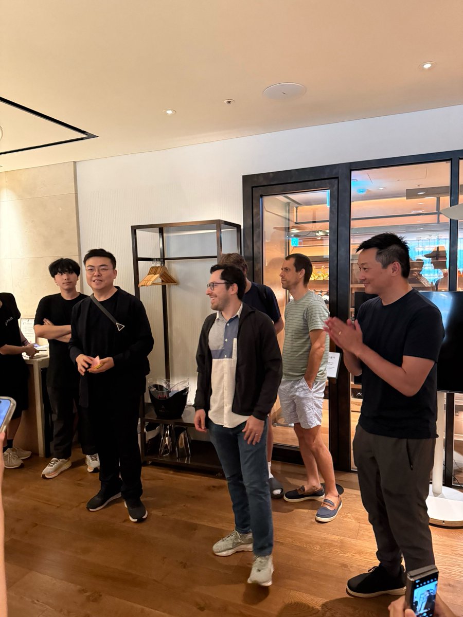 syndicateio's tweet photo. KBW was just the beginning.

Syndicate’s first event in Seoul marked the start of our long-term commitment to Korea—building with developers, partners, and early adopters to shape a community-owned internet.

Proud to grow the community with local partners like @NarrativeCap. https://t.co/pzeVrEDXJi