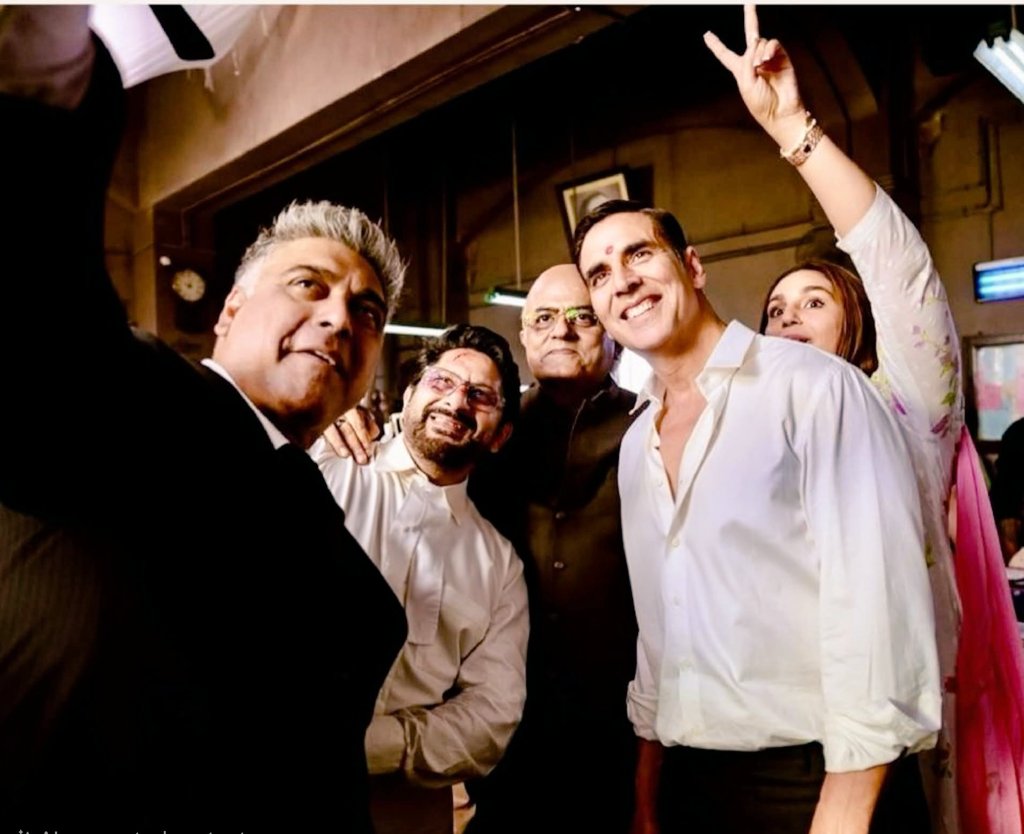 Akkistaan's tweet image. From the sets of #JollyLLB3 

#AkshayKumar #ArshadWarsi