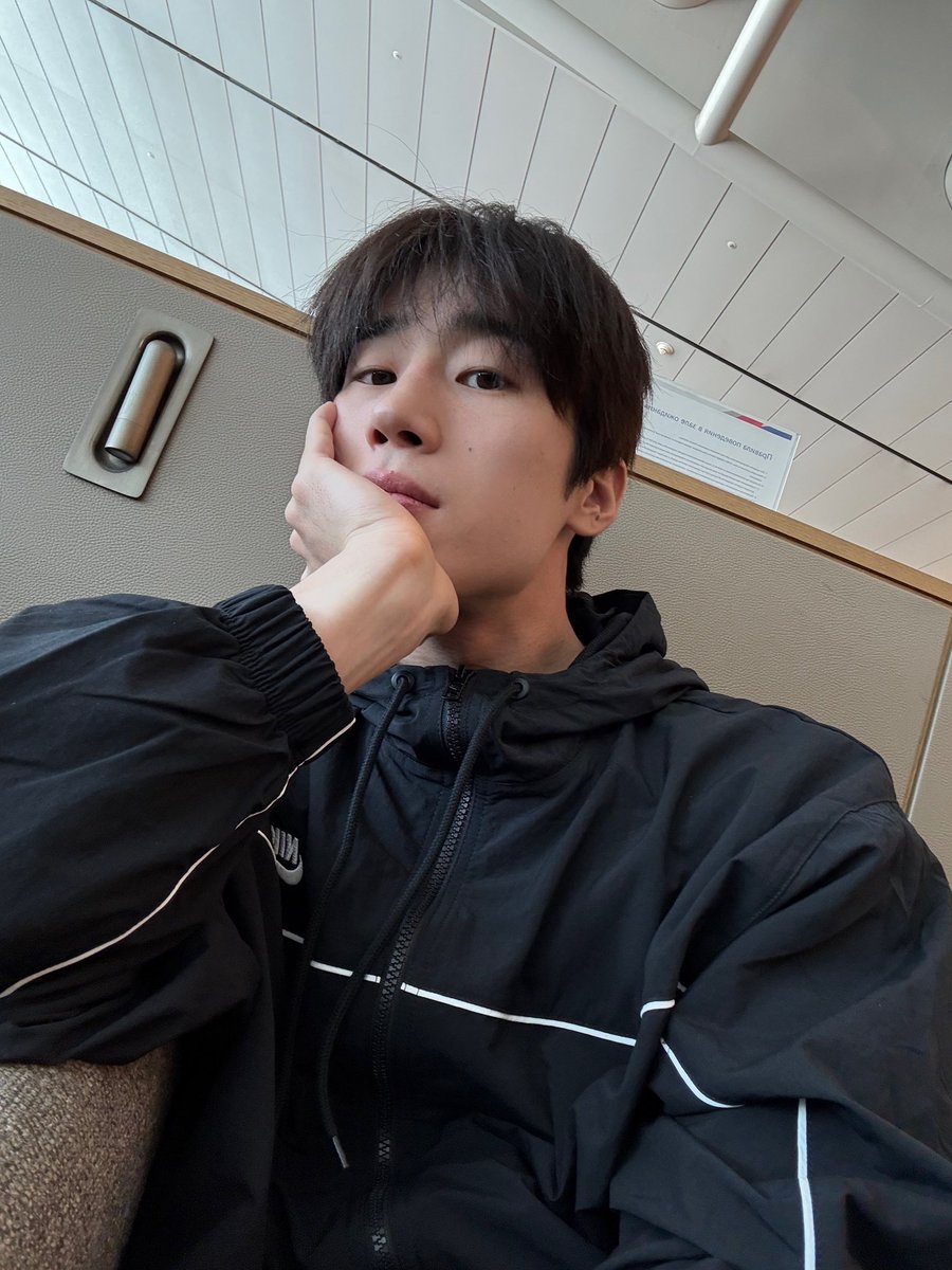 wooya_twt's tweet photo. 뱅기 지연이 있었지만 무사히 도착~~!
한아들아 내일 보쟈💜 https://t.co/Tt2KAW75I2
