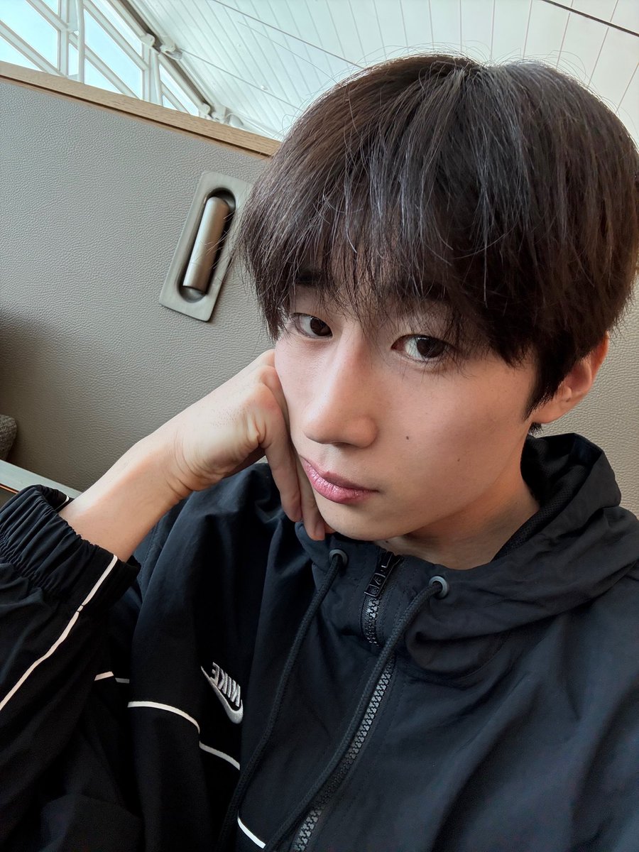 wooya_twt's tweet photo. 뱅기 지연이 있었지만 무사히 도착~~!
한아들아 내일 보쟈💜 https://t.co/Tt2KAW75I2