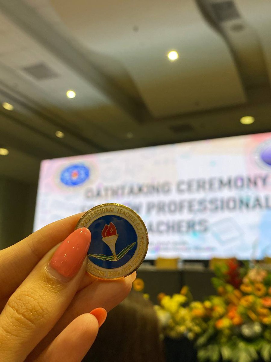 likhanotes's tweet photo. sharing some of my oath-taking moments last july 🥹🩷 https://t.co/4JmOnxjTmo