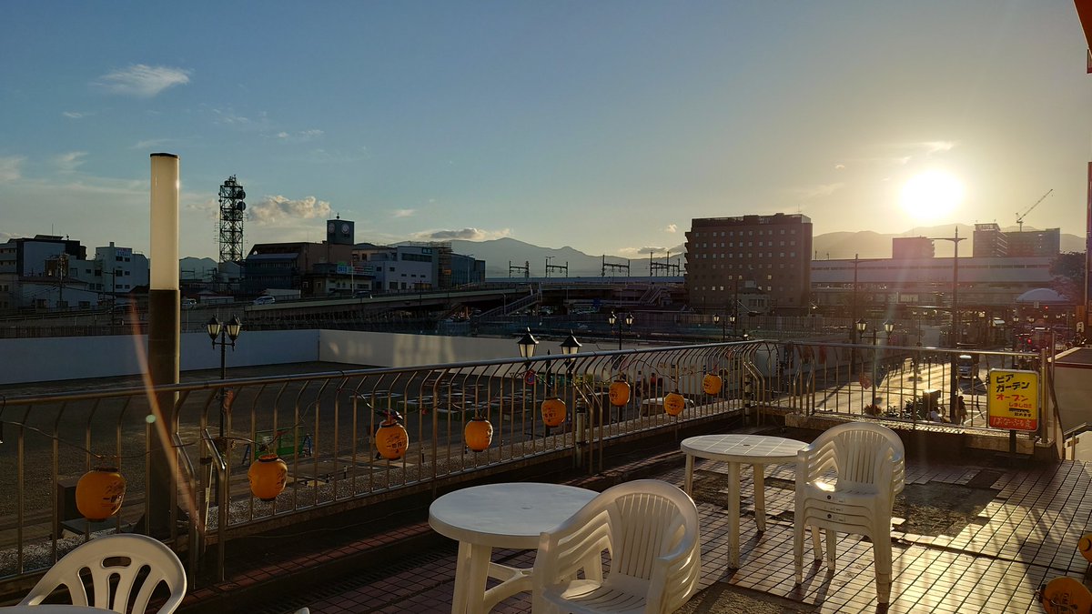 本日夕方の福島市の気温27度。
日差しは強く感じましたが、
風が吹くと爽やか、秋の風。