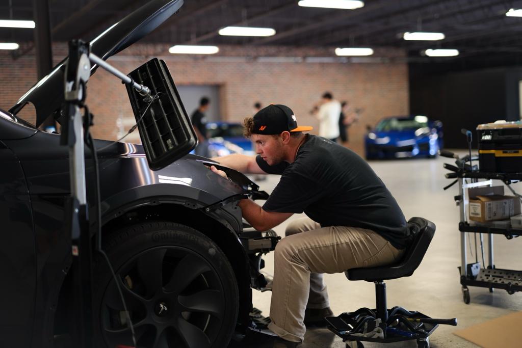 CarrTechSmart's tweet image. Tired of seeing those pesky #dents?
At CarrTech, we specialize in #expert paintless dent repair to make your car look new again.
Visit our #Warsaw shop, where our #skilled technicians handle everything from minor dents to major #hail damage. Swing by today!
#PDR #CarrTechSmart