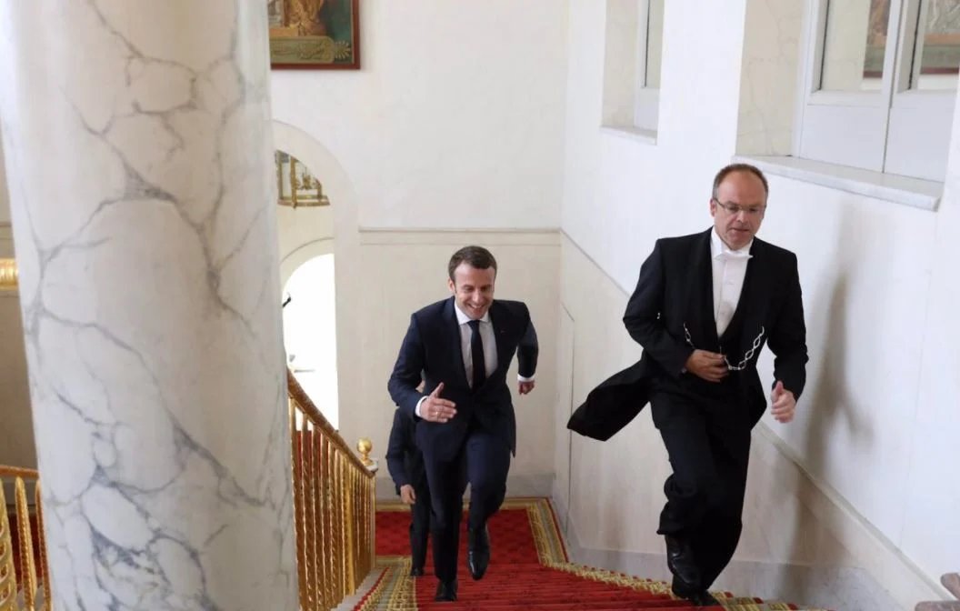 Macron_parodie's tweet image. L&apos;escalator? Quel escalator?
#Escalator #EscalatorGate