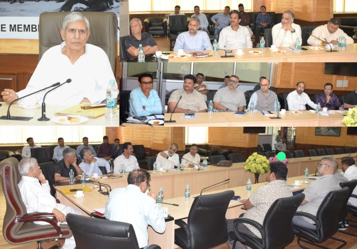 Chairman Committee on Privileges seeks cooperation to ensure dignity of hard earned democratic institutions as a collective responsibility . 
Expressed hope that gapes between bureaucracy and elected representatives will be narrowed down to serve the cause of a welfare state .