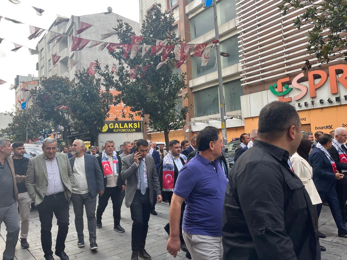 Esenler Belediyesi öncülüğünde, HÜDA PAR Esenler İlçe Başkanlığı’nın da katılımıyla 15 bin esnafımızla birlikte, Esenler’de yapılan  alışverişi Gazzeli kardeşlerimize umut ışığı hâline getiriyoruz.Esnafımıza, sivil toplum kuruluşlarına ve Esenlerli kardeşlerimize teşekkür ederiz.