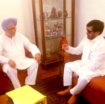 JPNYadav's tweet image. भारत के पूर्व प्रधानमंत्री आदरणीय स्व॰ डॉ॰ मनमोहन सिंह जी की जयंती पर उन्हें मेरा सादर नमन!
उनकी सादगी, विनम्रता और ईमानदारी हम सभी के लिए प्रेरणा का स्रोत हैं।
#ManmohanSingh #मनमोहन_सिंह