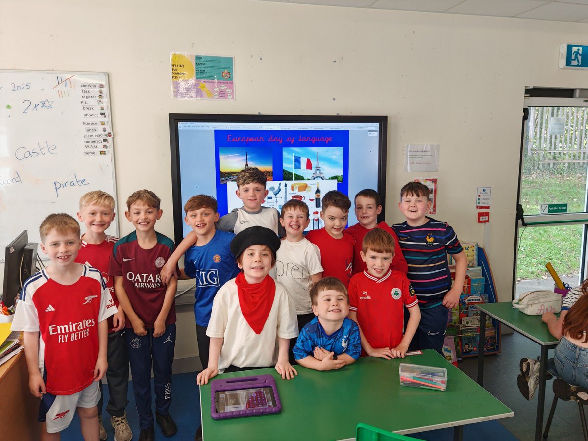 ctrps1's tweet image. P5C were magnifique today! 🇫🇷✨ 

Dressed in fabulous French colours, they embraced the language and learnt some brilliant French words and phrases. 

C’est fantastique! 

#FrenchDay #PrimaryLanguages #P5C