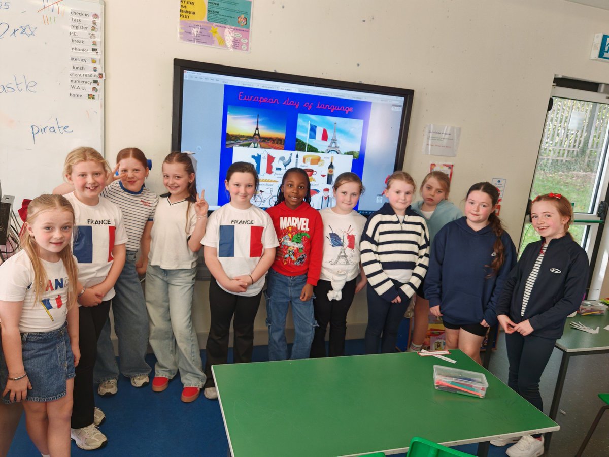 ctrps1's tweet image. P5C were magnifique today! 🇫🇷✨ 

Dressed in fabulous French colours, they embraced the language and learnt some brilliant French words and phrases. 

C’est fantastique! 

#FrenchDay #PrimaryLanguages #P5C