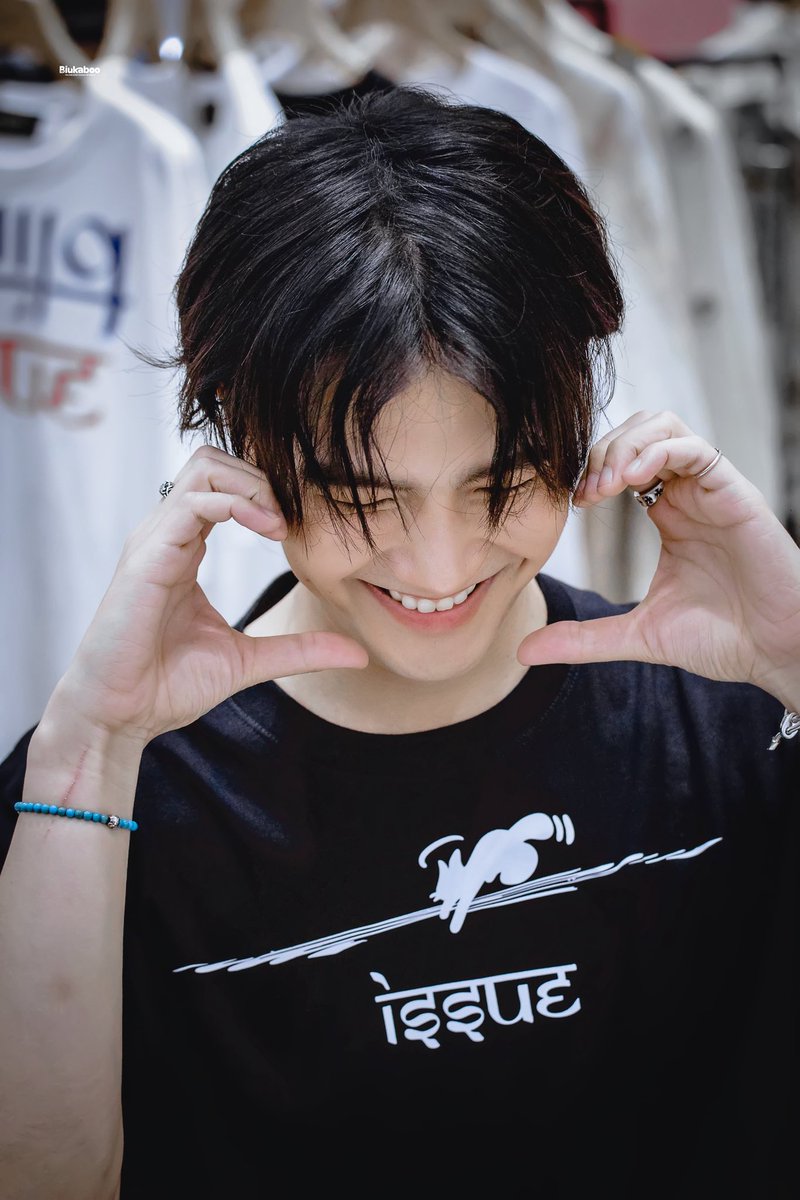 20250926  <Build> Build x Issue

✨ 于道各努力，
                    千里自同风。✨

<a href="/JakeB4rever/">BIU.</a> 

BUILD EXCLUSIVE COLLABORATION
#ISSUEFashionShowxBuild
#BuildJakapan
#Beyourluve