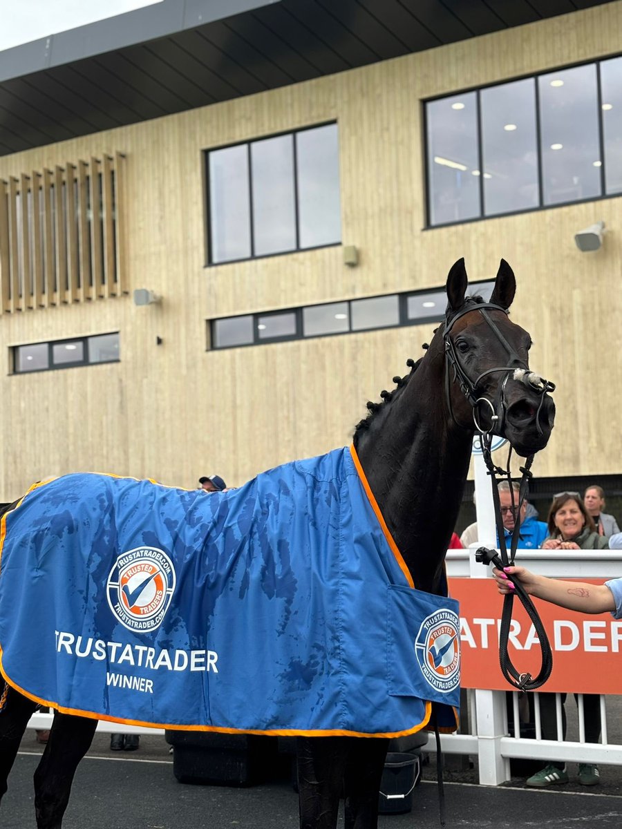 WorcesterRaces's tweet image. Congratulations to DON VIRGINIA @richiemclernon @oneill_racing and owners Team Tuff who have won the @TrustATrader Fixed Brush Finals! 

Enjoy the champagne!! 🥂 

@itvracing @RaceTechUK @AtTheRaces