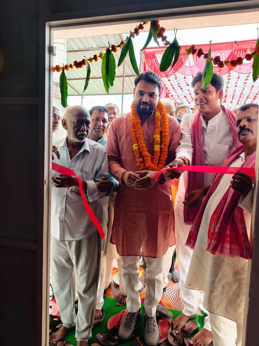 mla_pankaj's tweet image. विधानसभा क्षेत्र के शिव कुमार सरोज जी के नवनिर्मित दीपा डिजिटल लाइब्रेरी के शुभारंभ के अवसर पर शुभकामनाएं प्रेषित की। कामना है, कि यह पुस्तकालय विद्यार्थियों, शोधार्थियों और ज्ञान पिपासुओं के लिए प्रेरणा का केन्द्र बने और युवाओं के सपनों को साकार करने में महत्वपूर्ण भूमिका निभाए।