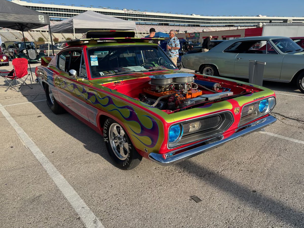 SummitRacing's tweet photo. Show time! We are at @TXMotorSpeedway for the 32nd Summit Racing @goodguys Lone Star Nationals! Over 2,500 hot rods, muscle cars, customs & more are taking over Fort Worth this weekend. #GoodguysLSN #SummitRacing https://t.co/OBX26zWUcA