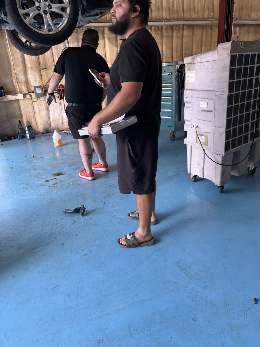 mckinneyguy1978's tweet photo. @EAutoProtection it’s bad enough that you make customers way days to have third party inspections completed but then you send a total clown to my shop who is wearing flip flops and who won’t get off of his personal phone call? He’s creating safety liabilities for me https://t.co/BN5bkpghmw
