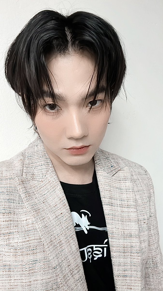 เป็นยังไงบ้างทุกคน 🫣วันนี้ทีมหน้าจอ&amp;หน้างานแฮปปี้ดีมั้ยยย🥰วันนี้ทุกคนคือน่ารักเกินไปแล้วววว 🔥 ประกาศงานแบบกะทันหันแต่ก็ยังมีกำลังใจมาหน้างานเยอะมากๆ🏃‍♂️🚴‍♀️🏊‍♂️ BYLก็คือโคตรเก่ง 👏👏
ด้อมนี้ไม่ใช่เล่นๆ นะ 🫡 ความพยายามนี่ระดับโอลิมปิกแล้วอะ 🏅😂

แต่พอหมดวันก็ได้เวลา 💤