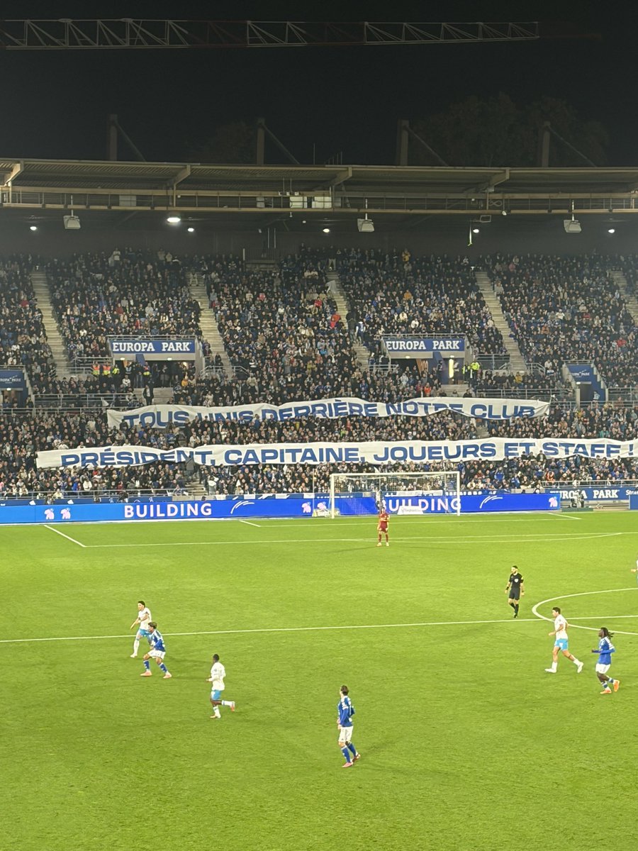 Jerem1906's tweet image. Réponse de la tribune Est a la grève. 
#RCSAOM