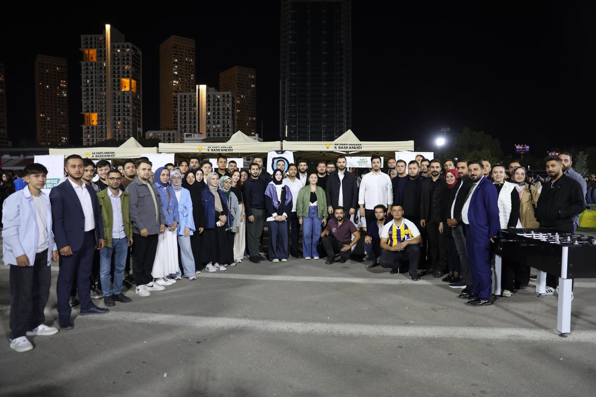 Kültür Yolu Festivali’nin coşkusuna Ankara ayazı da engel olamadı 🔥

Gençliğin enerjisiyle ısındığımız bu güzel günde, ÜniAK standımızda Genel Merkez Gençlik Kolları Teşkilat  Başkanımız Sn. <a href="/osmannazlier/">Osman Nuri Nazlıer</a> ’i misafir ettik.