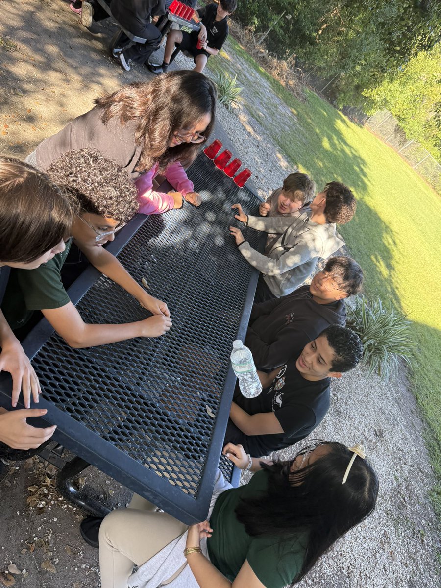WalkerMiddleIB's tweet image. Year 3 students collaborated with Rock-Paper-Scissors, Bottle Flipping &amp;amp; Paper Airplanes during team building today! 🐺💚 #Balanced #Reflective @HillsboroughSch @iborganization
