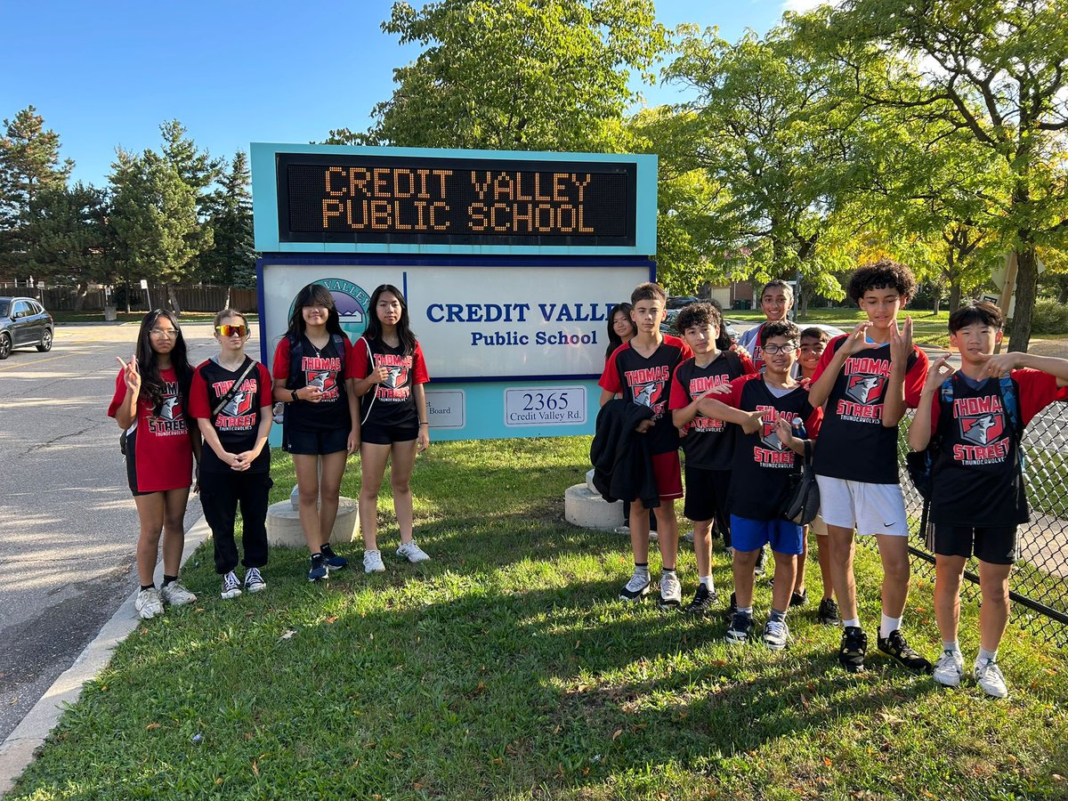 Gr.8 Athletic Council in action at our John Fraser Family of Schools Terry Fox Walk. #TogetherWeGrow #PDSBCommunities <a href="/PeelSchools/">Peel District School Board</a> <a href="/PDSBDirector/">Rashmi Swarup</a> <a href="/SPESPHEA/">SPESPHEA</a> <a href="/ETPHEA/">ETPHEA</a> <a href="/CreditValleyPS/">Credit Valley PS</a> <a href="/MiddleburyPS/">Middlebury PS</a> <a href="/CastlebridgePS/">Castlebridge PS</a> <a href="/Reid4Ward9/">Martin Reid</a>