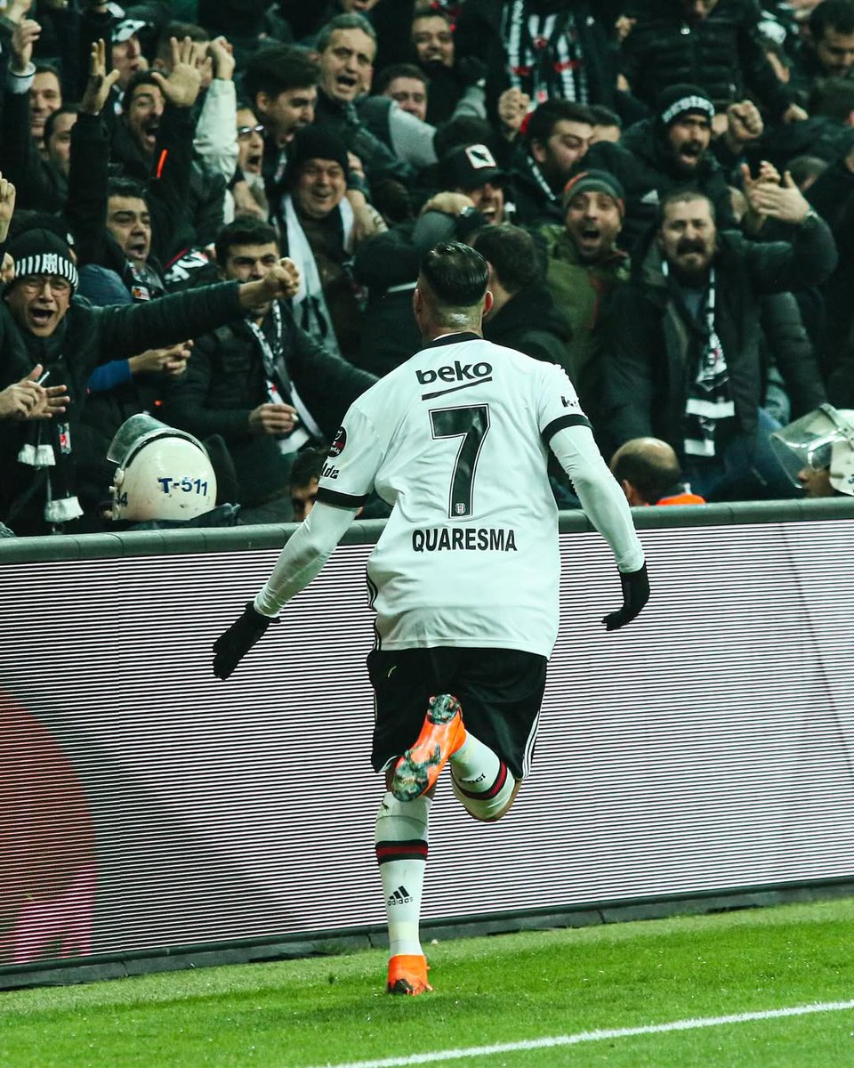 Beşiktaş'ın Efsanesi 
Çocukların İdolü 
Trivela, Rabona Ustası 
Quaresma 42 Yaşında...