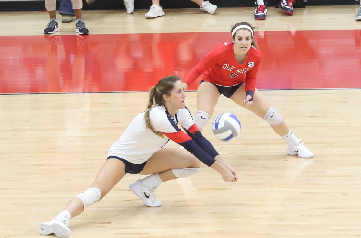 OleMissVB's tweet image. 𝗥𝗲𝗯𝘀 𝘃𝘀. 𝗥𝗮𝘇𝗼𝗿𝗯𝗮𝗰𝗸𝘀 

In the 2017 match vs. Arkansas, Kate Gibson recorded Ole Miss' first triple since 2012 with 18 kills, 11 blocks and 14 digs!