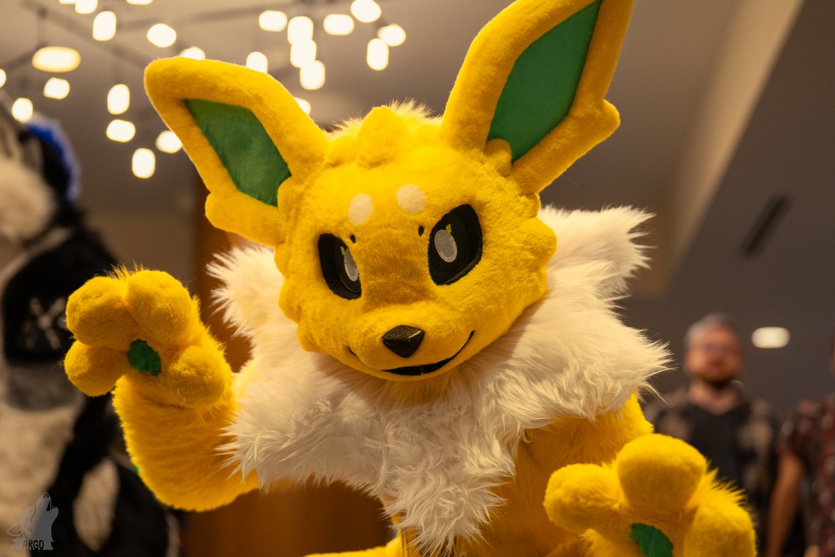 xXmaxosaurusXx's tweet image. [ Posed with the intent to pounce ]

&amp;gt; #FursuitFriday
📸 :: Argowo [TG]