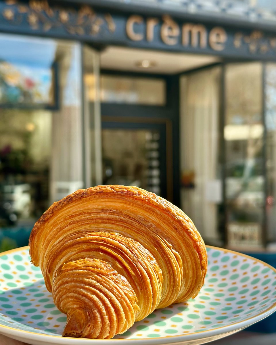 VisitClaremont's tweet image. From pastries to patios, indie shops to street art, Claremont invites you to explore slowly, savor every detail, and find joy in small moments. 🏡 #DiscoverClaremont #FallWeekend @cremebakery