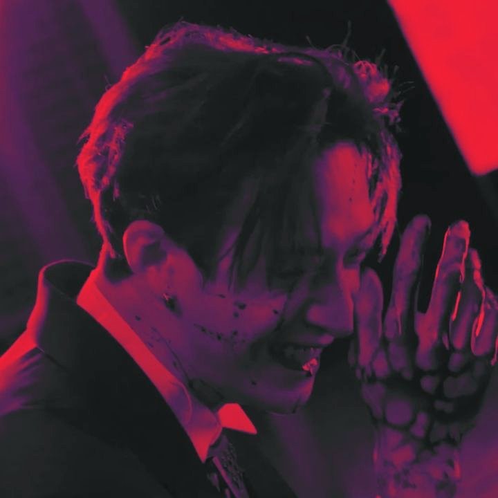 https_net_com's tweet image. ㅤ

                                   𝐈  -  𝐏𝐞𝐫𝐬𝐞𝐩𝐡𝐨𝐧𝐞

         𝐂𝐔𝐀𝐍𝐃𝐎   Lain  recobró  el   conocimiento, 
         supo que no habría más otoños para él. La
         comprensión lo hirió de tal manera que no
         reparó en el dolor de su ojo mutilado.

ㅤ