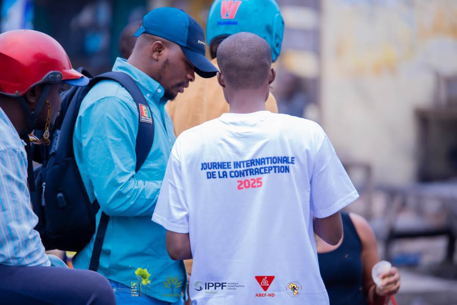 VMoyogo's tweet photo. #HappeningNow 
Dans le cadre de la journée mondial de la contraception  les jeunes du @MajRDCongo procèdent à une sensibilisation communautaire couplée à l'offre des services à Kinshasa 
@fonaredd 
@IPPFAR 
@abefnd_rdc https://t.co/1RCTCv9J0f