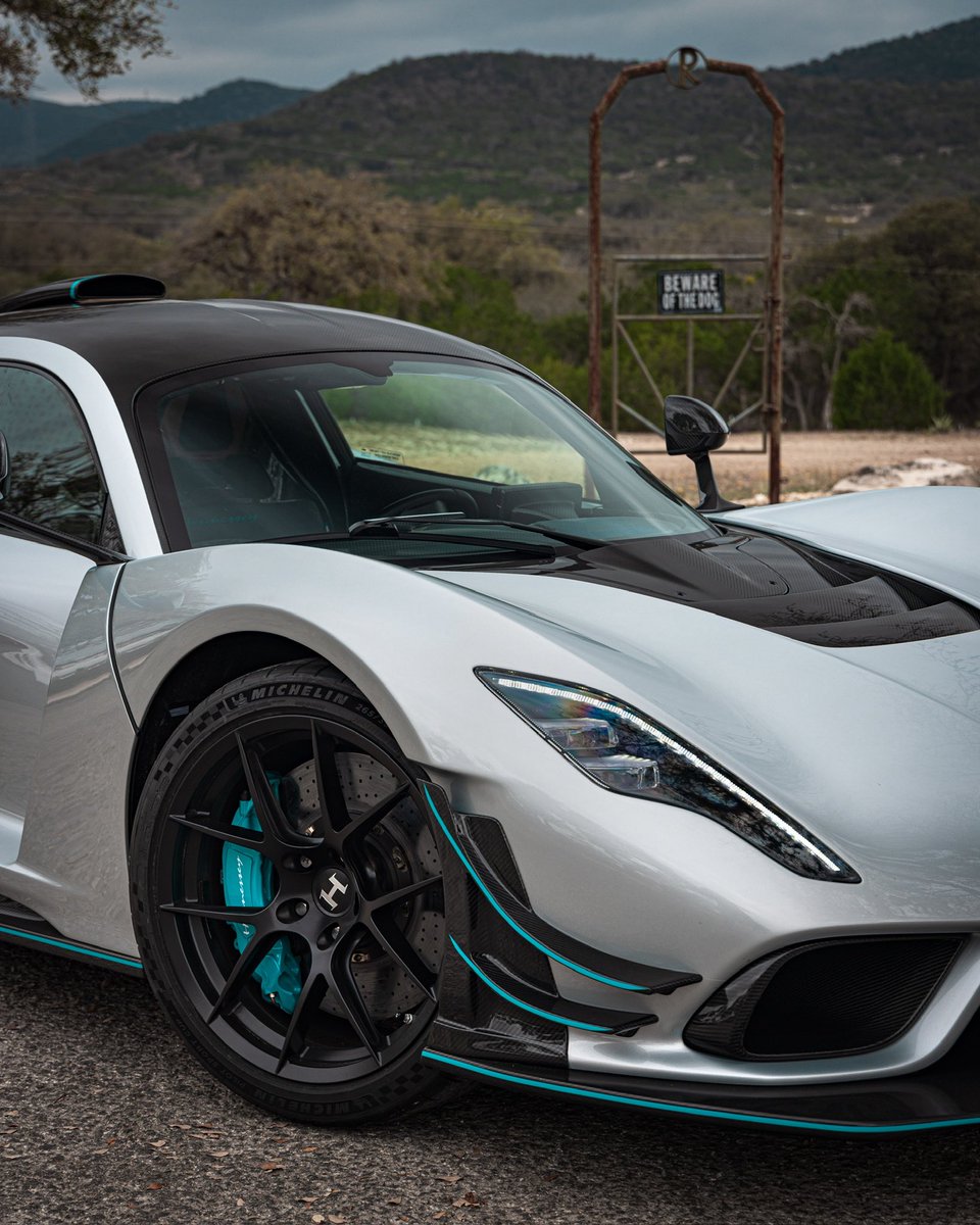 HennesseyPerf's tweet image. Pure power. Pure focus. Pure Venom. 🏴‍☠️

#HennesseyPerformance #VenomF5 #F5 #VenomF5Revolution #CarbonFiber #Carbon #Fade #Hypercar #TopSpec #RafaRacing #V8 #Pennzoil