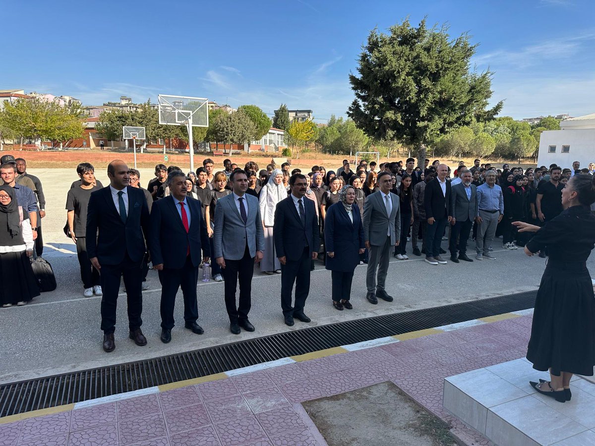 ✨Millî Eğitim Bakan Yardımcısı Sayın Celil Eren Ökten ve Din Öğretimi Genel Müdürü Sayın Ahmet İşleyen, Seferihisar Uluslararası İMKB Anadolu İmam Hatip Lisesini ziyaret ederek öğretmenler, öğrenciler, okul yöneticileri ve sivil toplum temsilcileriyle bir araya geldi. Ziyarette