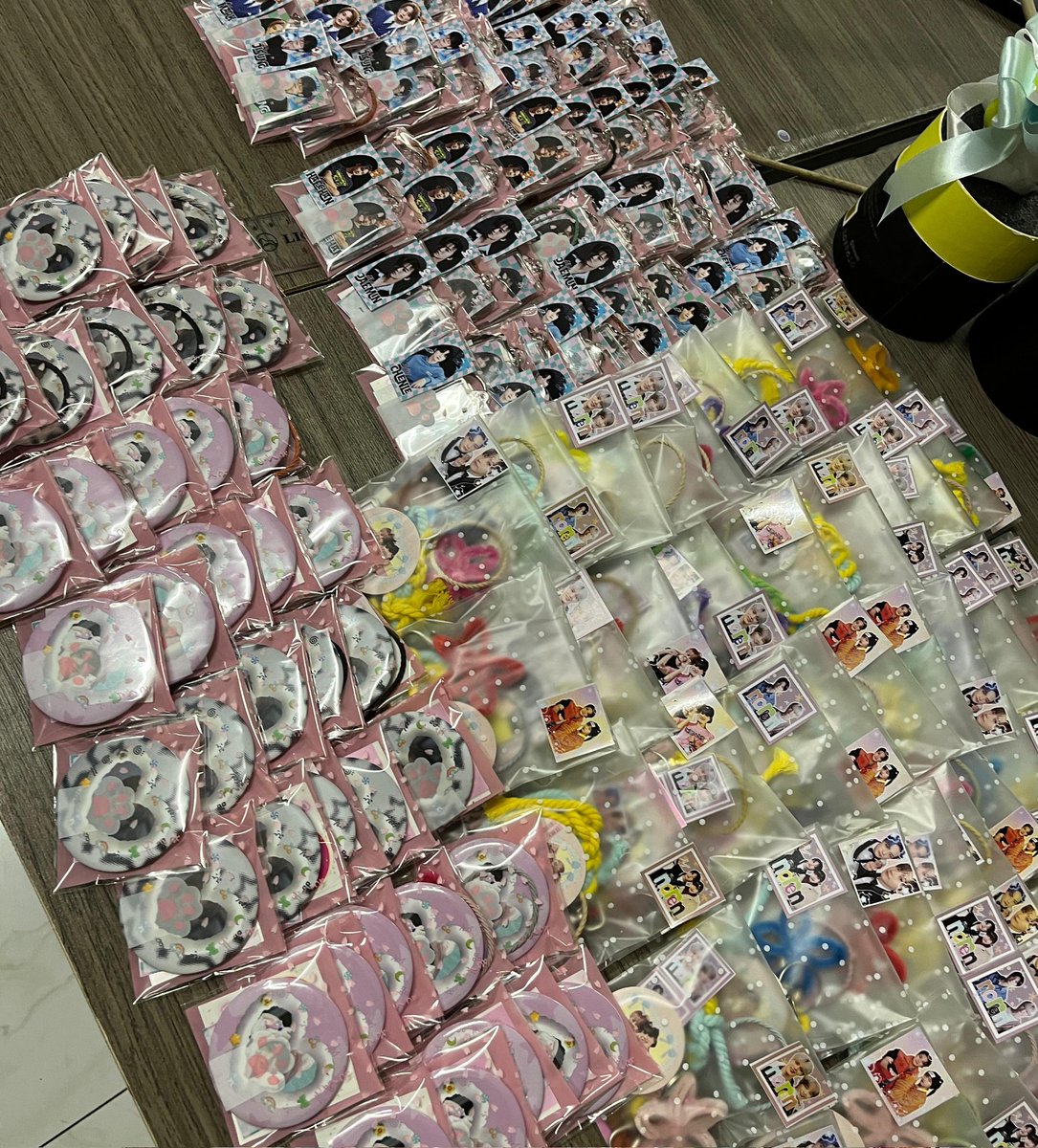 ailalalilipo's tweet photo. [rt and like are appreciated]
✮FREEBIES TDS 4 IN JAKARTA✮ 
by @ailalalilipo

🗓️ 27-28 September
📍time &amp; loc TBA

✮ Renf, Jenf and Norenist only
✮ Limited qty Dreams ver
✮ Find me and say hi
✮ Tag me if you get the freebies

#TDS4INJAKARTA #THEDREAMSHOW4_JAKARTA https://t.co/Actbj0E4Qi