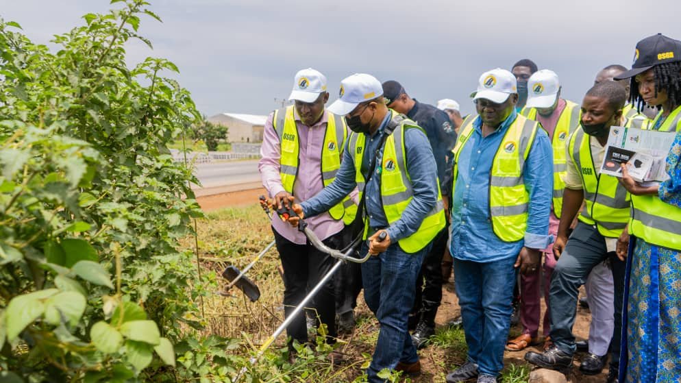 In furtherance of our commitment to safer highways, I flagged off the 2025 Operation Safeguard the Road (OSGR)

The programme keeps good roads in good condition while engaging youths (18–45) from host communities in maintenance work, creating jobs &amp; renewing hope. 

#RenewedFERMA