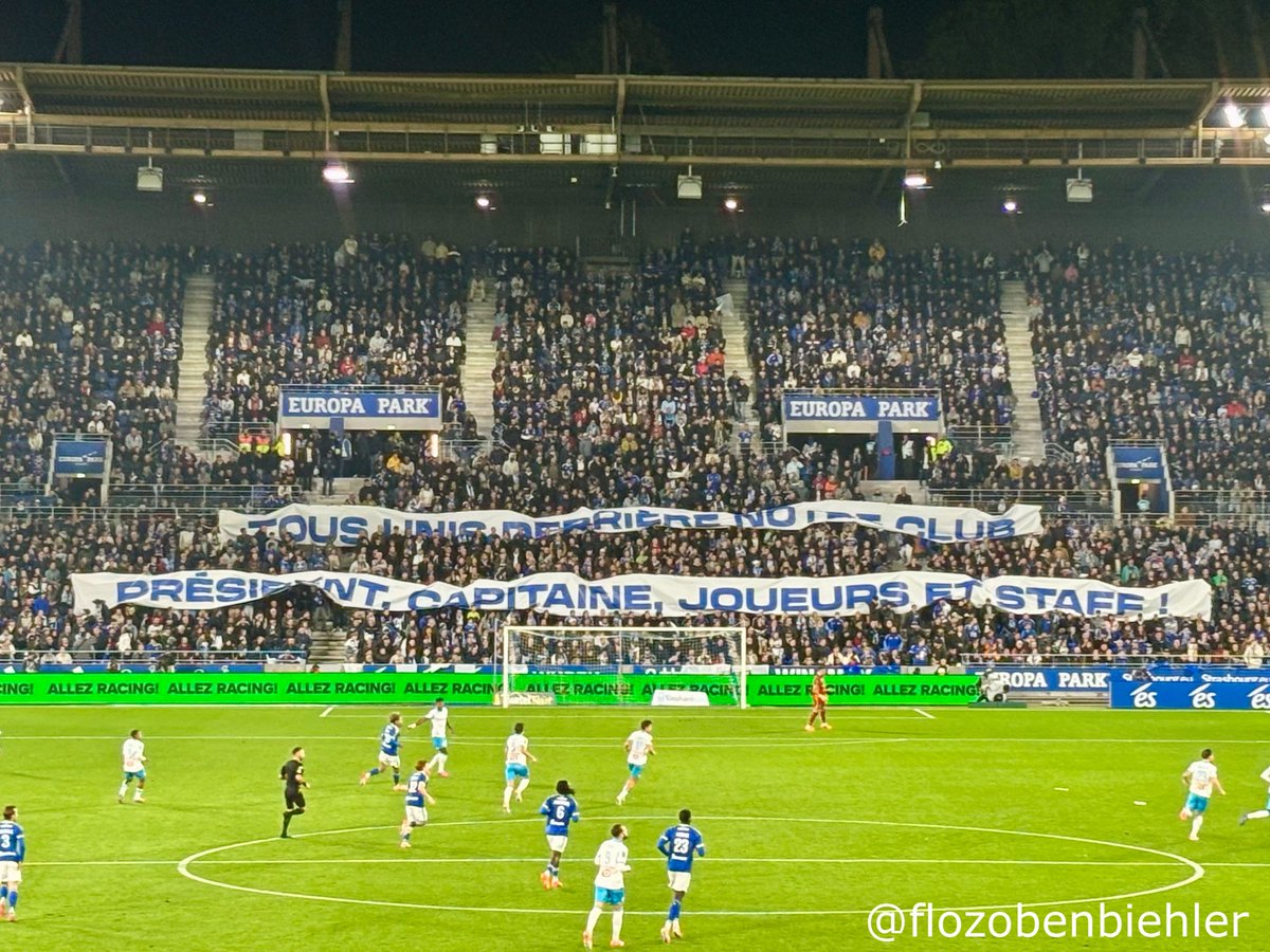 Florian Zobenbiehler (@flozobenbiehler) on Twitter photo 🏟️ « Tous unis derrière notre club, président, capitaine, joueurs et staff ! », la banderole déployée en tribune Est, face au kop #RCSAOM 🏟️ « Tous unis derrière notre club, président, capitaine, joueurs et staff ! », la banderole déployée en tribune Est, face au kop #RCSAOM
