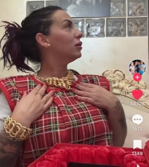 martina a breve che mostrerà il regalo che ciro le ha fatto per dimostrarle quanto la ama
