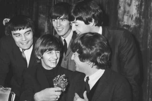 BeatlesArchive2's tweet photo. The #Beatles with Jimmie Nicol in Melbourne, 1964. https://t.co/YauuQqeT5m