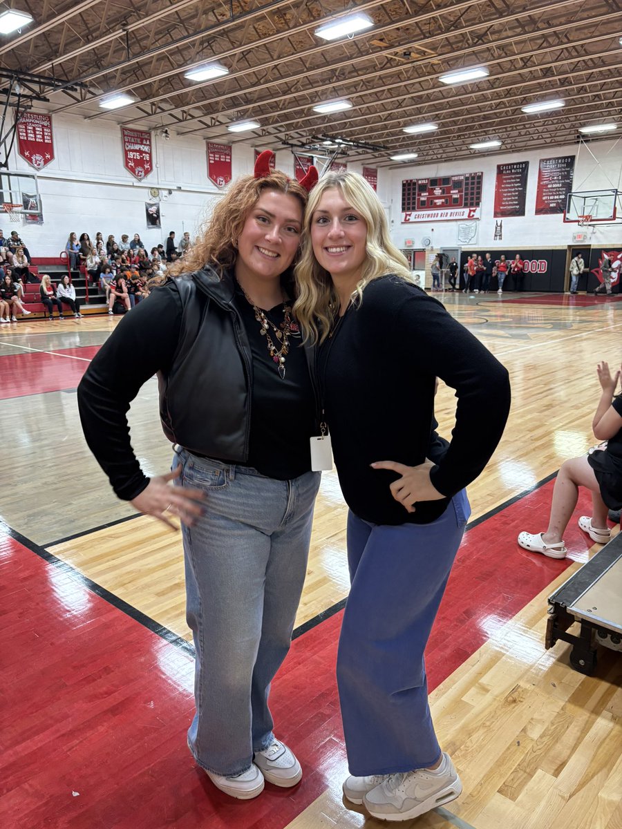 MathWithMsBretz's tweet image. More pep rally fun! There were two Ms. Bretz in the building today. Roxxy subbed in the 7-12 building. 👹