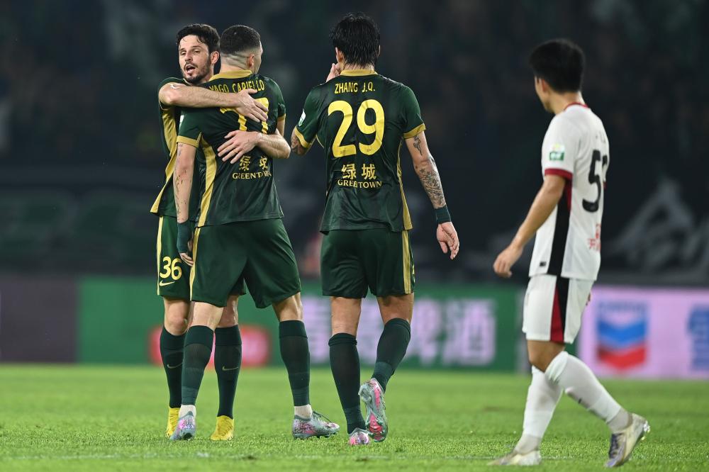 CSLBrasil's tweet image. Em um jogaço com seis gols, Zhejiang e Chengdu Rongcheng empataram por 3x3

Gols de Yago Cariello (2) e Owusu-Sekyere para o Zhejiang e Rômulo (2 e Tim Chow para o Chengdu