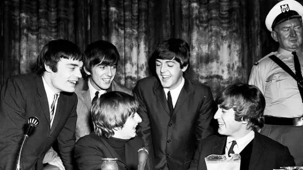 BeatlesArchive2's tweet photo. The #Beatles with Jimmie Nicol in Melbourne, 1964. https://t.co/YauuQqeT5m