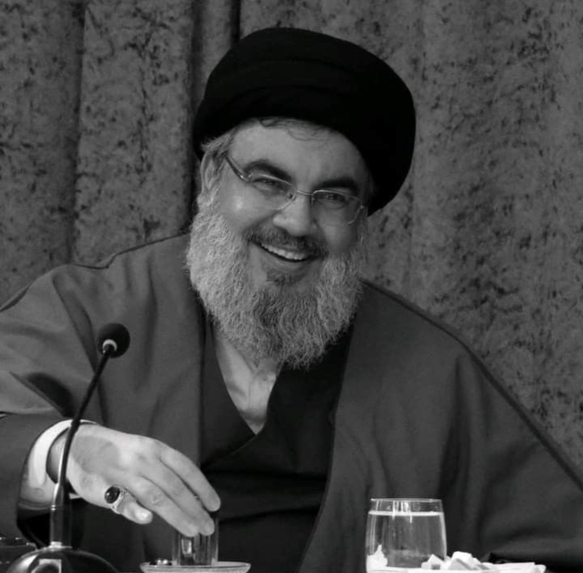 رحلتَ، لكن حضورك باقٍ في الذاكرة،
كأنك لم تغب، كأنك بيننا في كل دعاء، في كل عبرة.

كم نشتاق لحديثك، لنظراتك، لحنانك الذي كان يحتوينا.
وكم نفتقد ذاك الوجه الطاهر وتلك الروح السامية.

يا سيّدنا، نم قرير العين،
فأثرك فينا لا يمحوه الزمن
ودعاؤنا لك لا ينقطع.
#انا_على_العهد