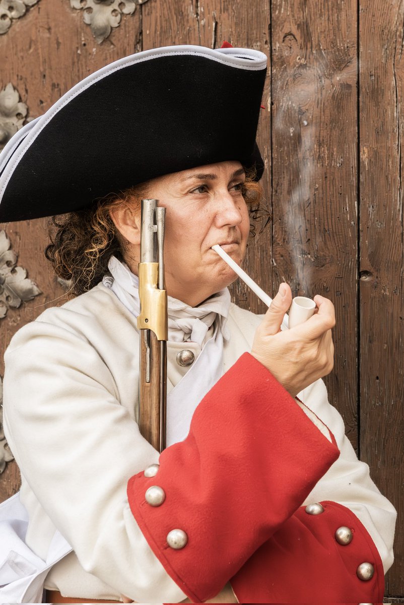 👉Estamos encantados de compartir estas fotografías que nos transportan directamente al siglo XVIII.

💥En ellas podéis ver a nuestros compañeros del grupo de recreación histórica, uniformados como soldados del Regimiento Jaén que combatió durante la Guerra de Sucesión Española.