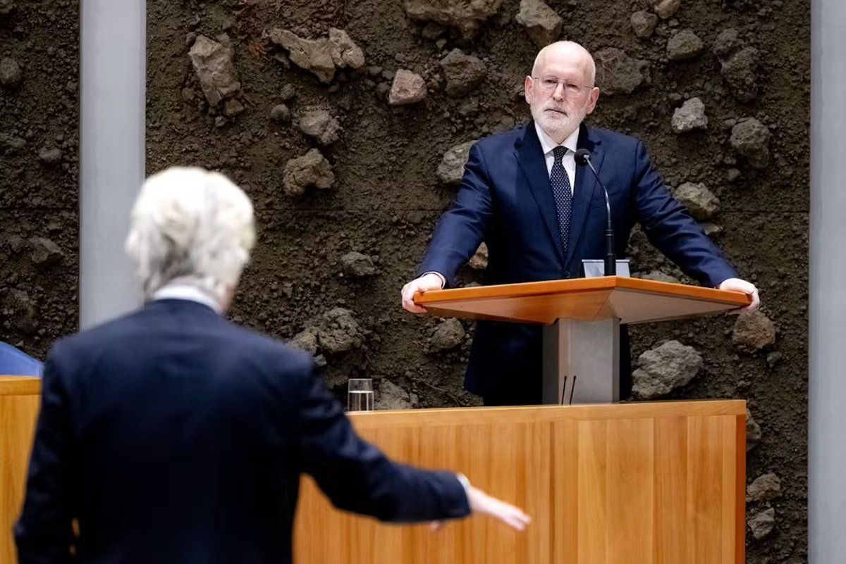 SanderSassen's tweet image. Demonisering: de lessen van Joseph Goebbels

Misschien realiseert u het zich niet, maar eind jaren ‘90, begin jaren ‘00 is er twee keer een politieke moord gepleegd. De aanloop naar de eerste moord was er één die bij veel Nederlanders gewoon op de mat plofte. Krantenartikelen,…