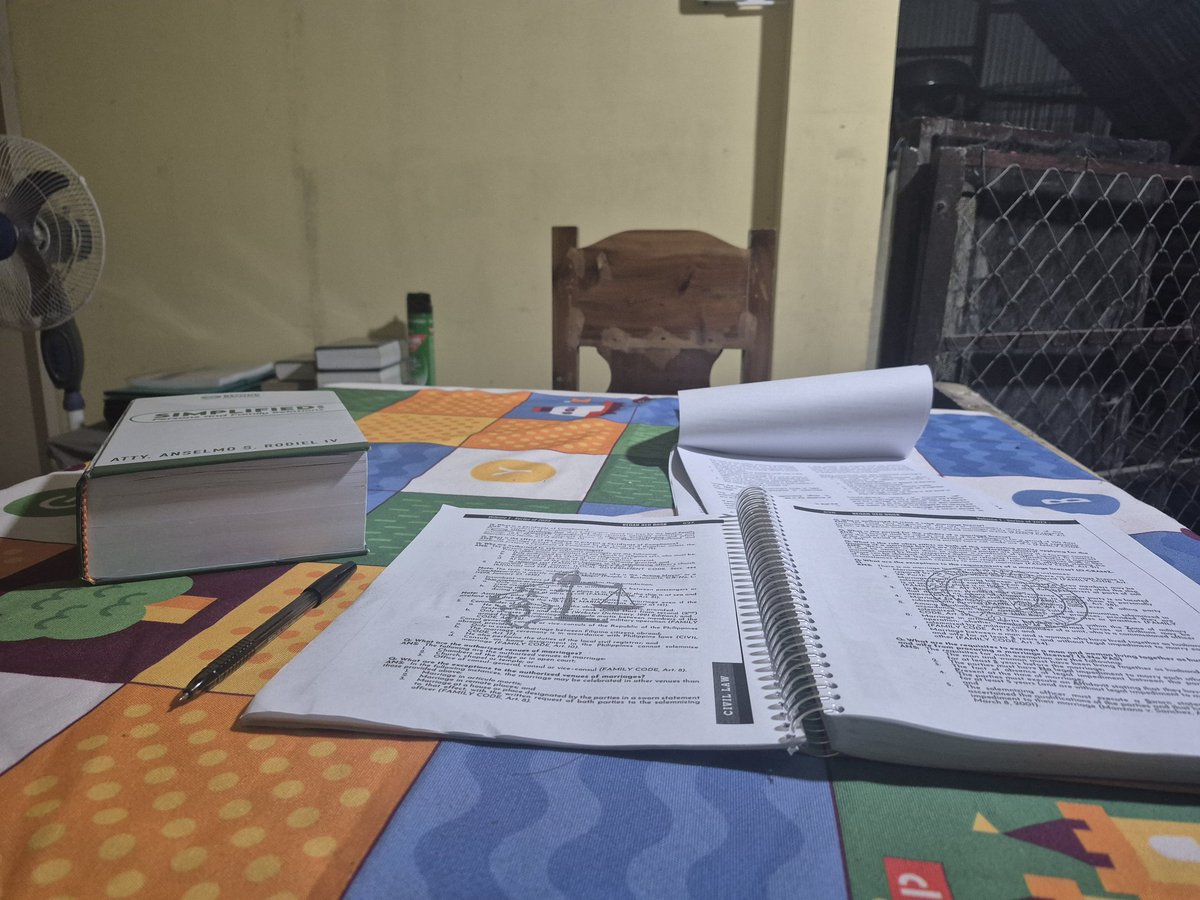 xtosi's tweet photo. It is our 2nd and 3rd wave of quizzes since last week until next week before the midterms examinations.  Already beyond exhausted at this point, but I guess ilaban pa rin.😭 #LabanLaw https://t.co/atr7ofe5Nw