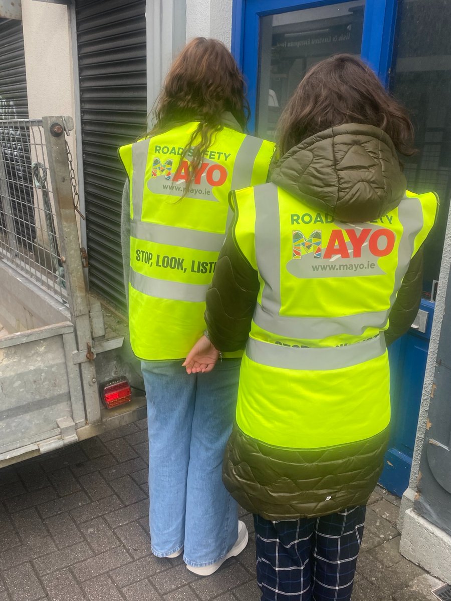 MayoRoadSafety's tweet photo. Today for #MakeWayDay 2025 Mayo Road Safety Office carried out a survey around Castlebar town to highlight the everyday obstacles that make access difficult for people with disabilities, wheelchair users, people with buggies, mobility needs & the elderly in our community. https://t.co/qG8HJQ6fYy