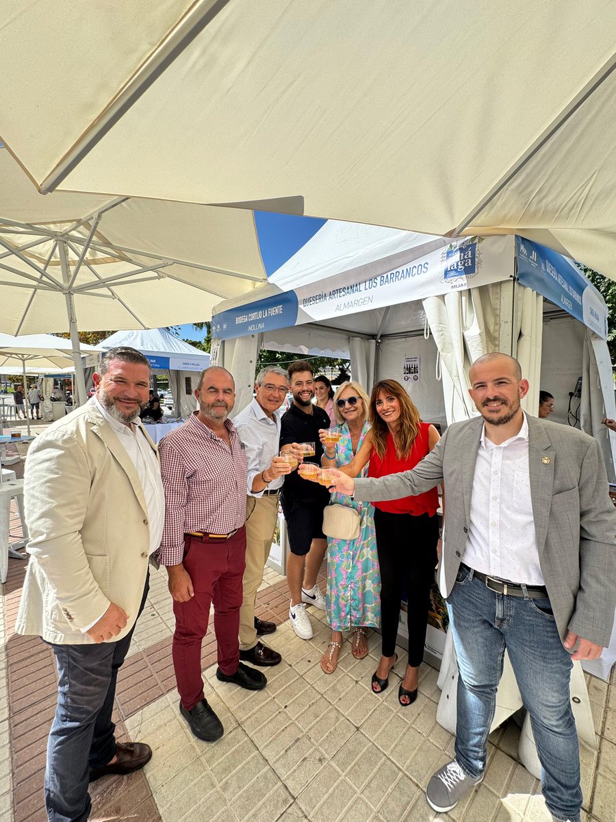 AytoMijas's tweet photo. #Gastro 👨🍳 La alcaldesa de Mijas, @anacarmenmata, y el presidente de la @diputacionMLG, @Francissalado, han inaugurado hoy la feria comarcal @SaboraMalaga en el bulevar de #LaCala, con 35 expositores de toda la provincia, que estará abierta hasta el domingo 28 a las 21.00 horas. https://t.co/HWESZXqpy4