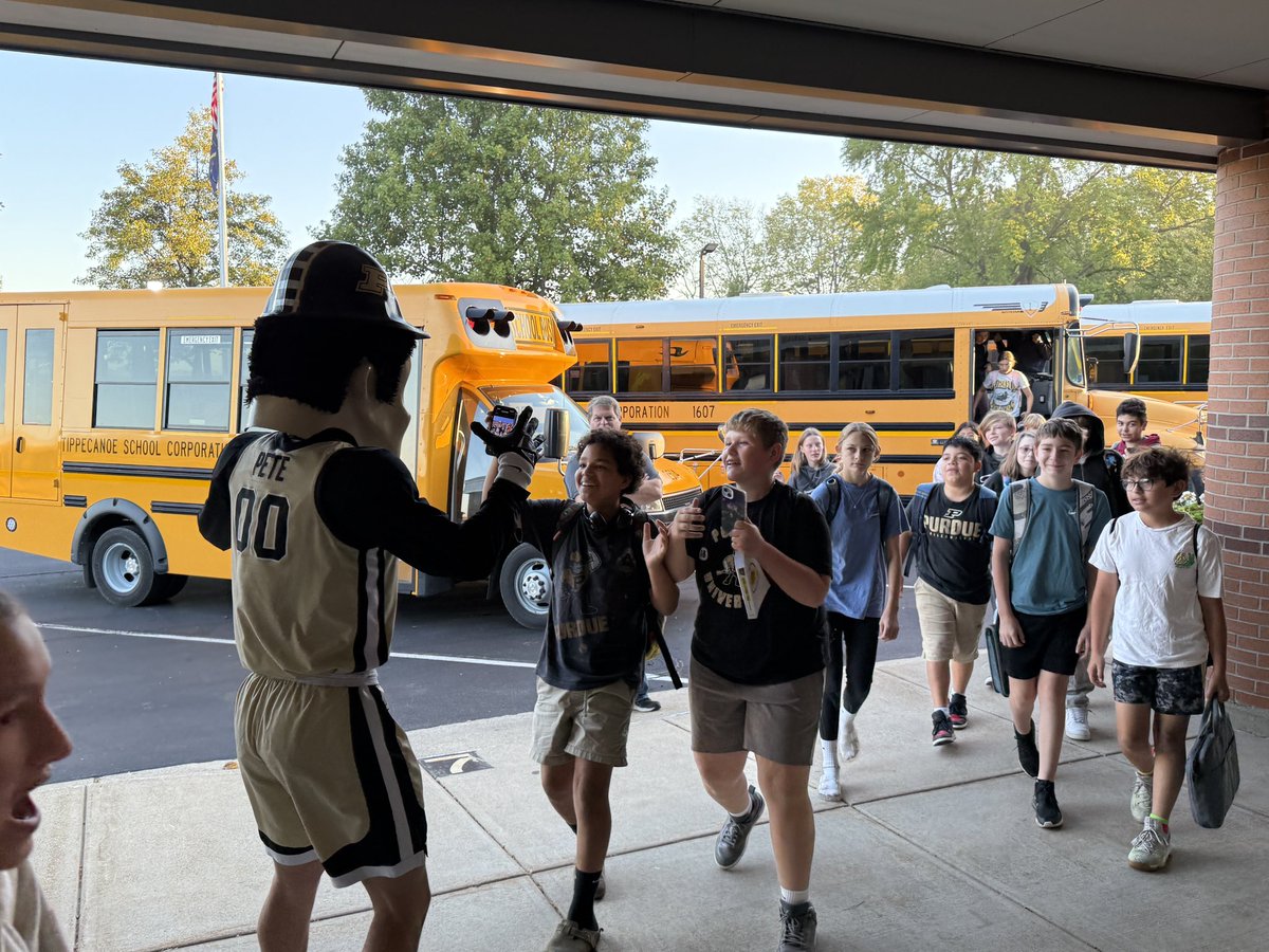 WMS_Mustangs's tweet photo. What a morning!  College Go week ends with Purdue Pete welcoming students and staff this morning!  Great way to start the morning! Thank you @PurduePete @PurdueSports @LifeAtPurdue https://t.co/caOKmgKYbn