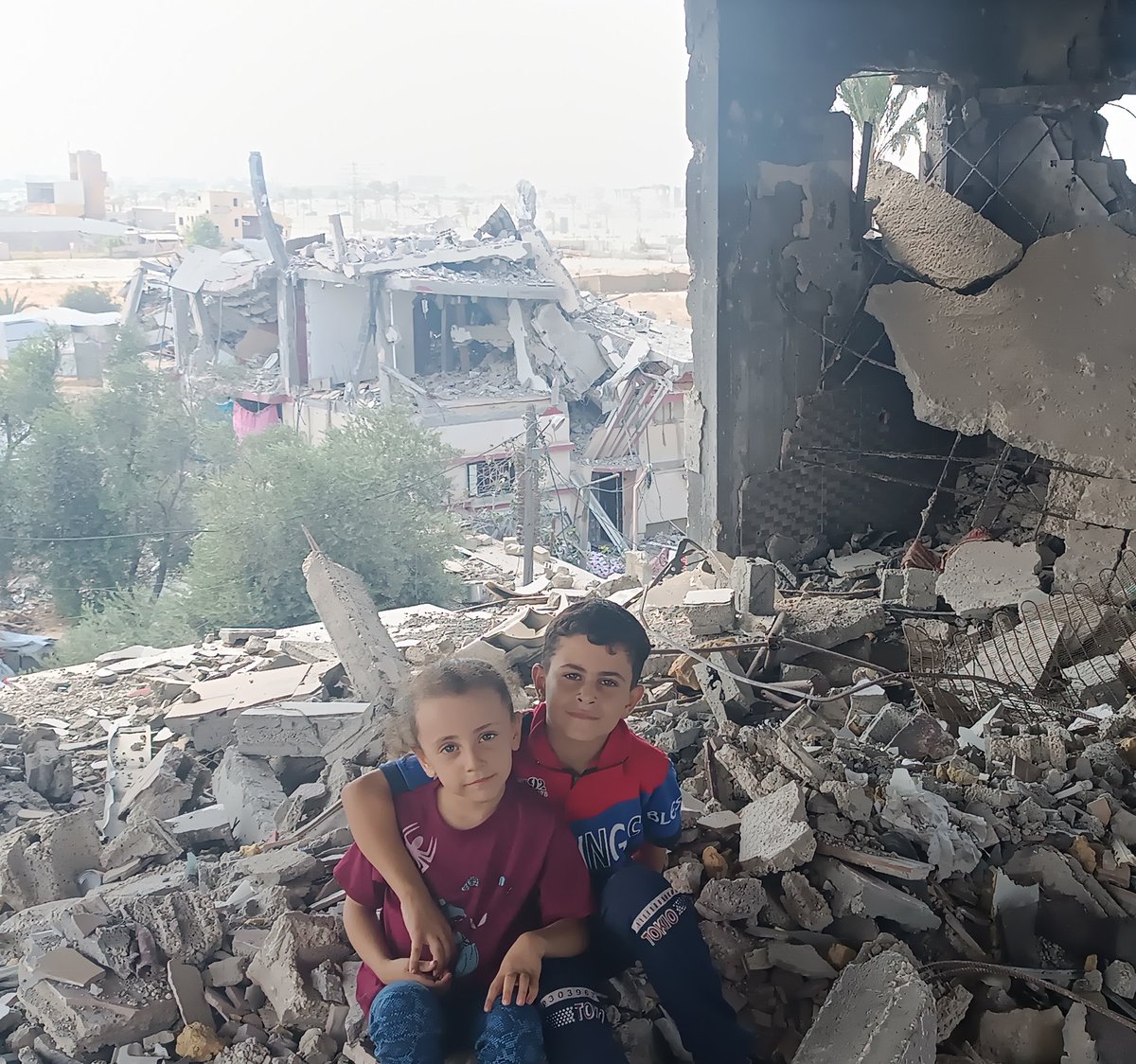 1. "May God bless everyone who supports my children with love, peace, and endless blessings."

2. "Your kindness can save my children. May you always find light, hope, and mercy in your life."

💔For one dollar you can save my children's lives💔

chuffed.org/project/132014…